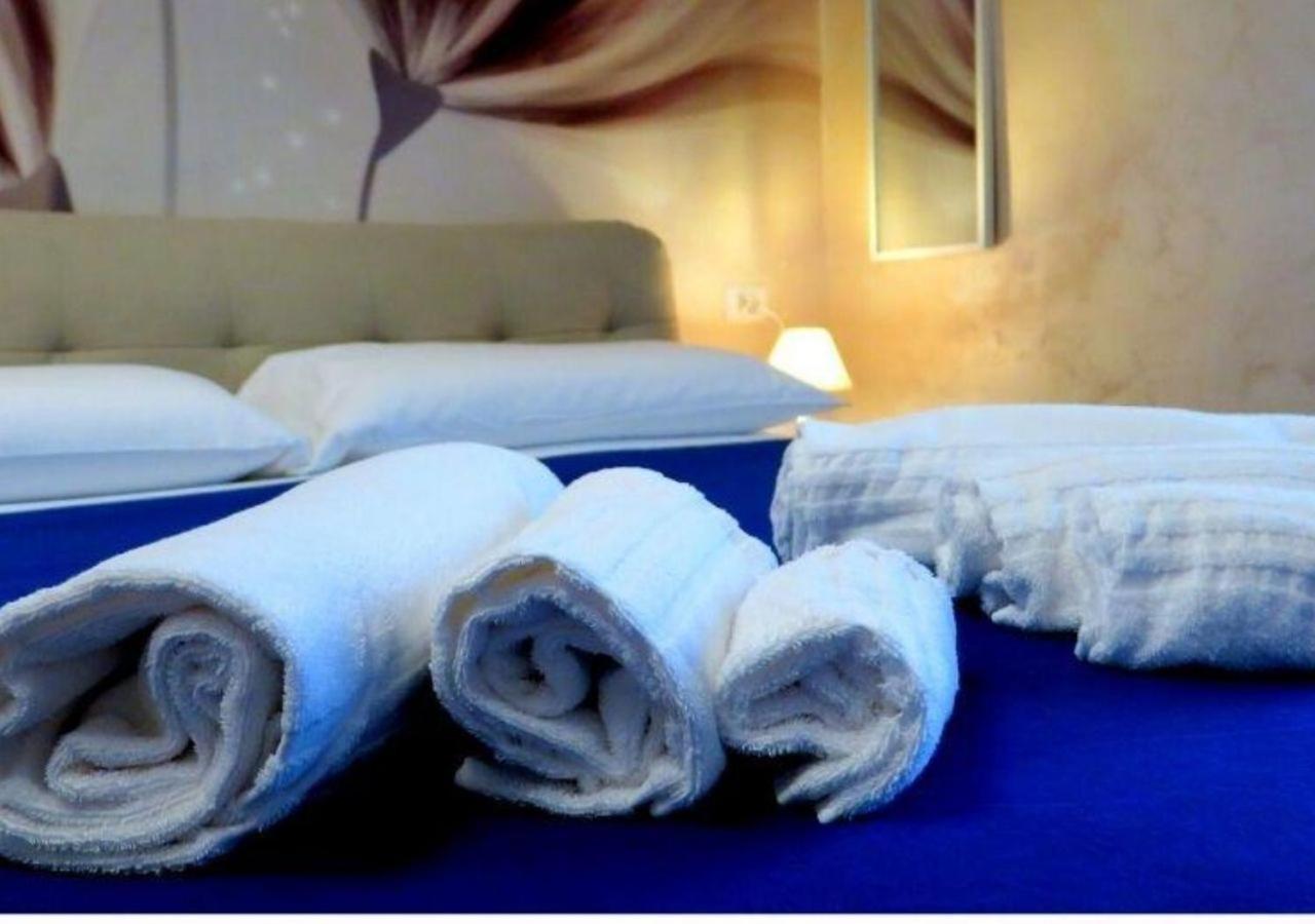 Deluxe Rooms And Chilling Jacuzzi Suite Guesthouse Roma Exterior foto